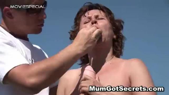 Horny milf gets her hairy muf fucked