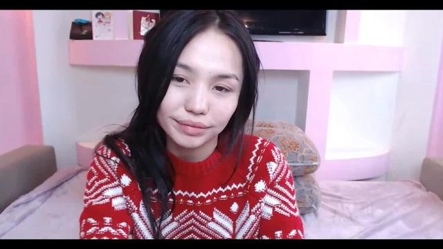 Asian cam-girl blowjob on camera